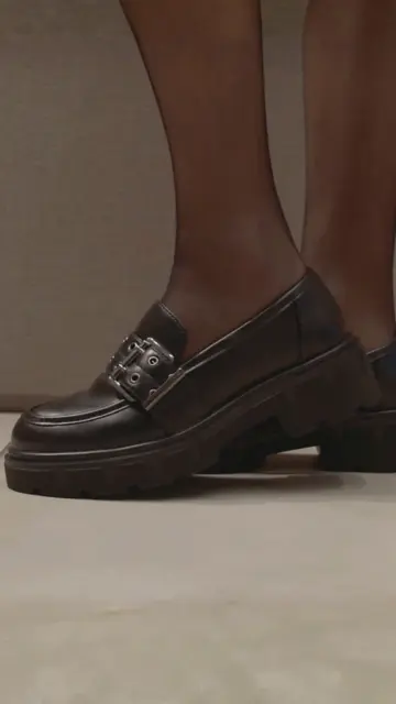 Da Apicella Calzature è -50% su uomo + donna: scarpe, borse, accessori.
📍 Campania / Grande Sud / Jambo1 / Quarto Nuovo
Se trovi la tua taglia… è il tuo giorno.

#offerte #deal #fashionitalia #shoppingaddict #outfitinspo