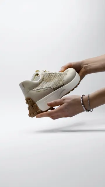 Scarpe progettate per brillare ovunque tu vada: comfort e stile senza sforzo.
#ApicellaCalzature #Sneakers #ScarpeDonna #MadeInItaly #fashionshoes